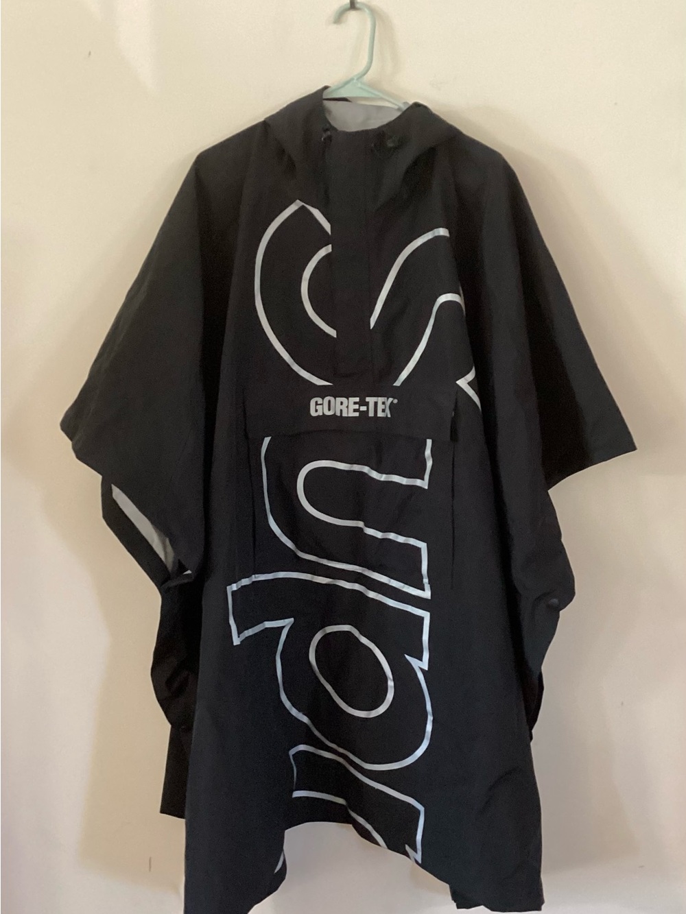 Supreme GORE-TEX Hooded Poncho SS19 Black S/M